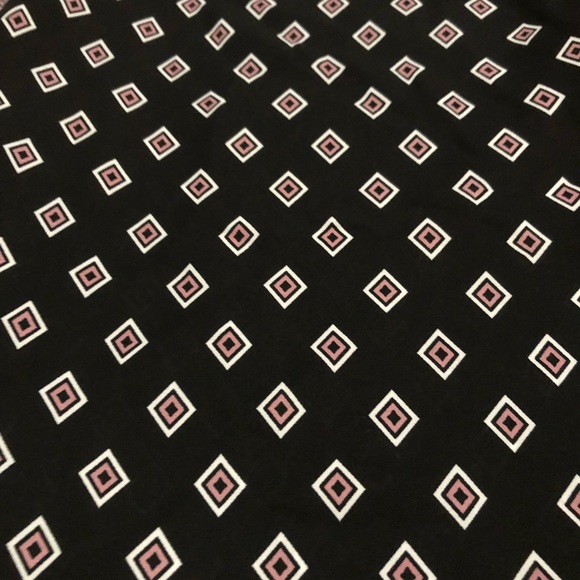 Diamond Patterned Ladder-back Blouse - Picture 6 of 6